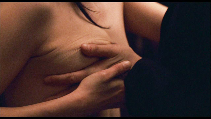 乳首 沢尻 エリカ